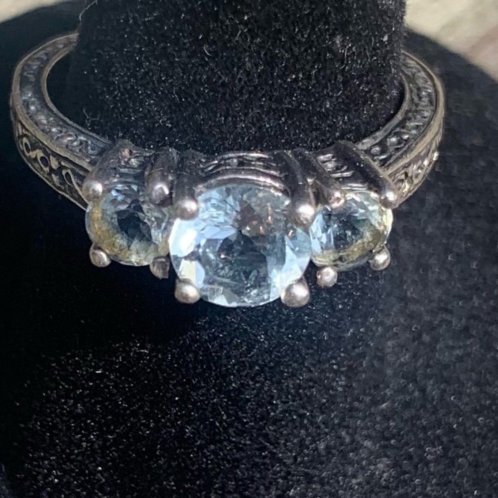 Aquamarine Sterling silver Ring. SZ 6. Beautiful art all around the band.3 stone